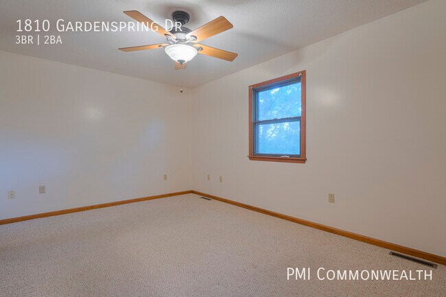 Building Photo - 3 Bed / 2 Bath Single Family (Available 7/...