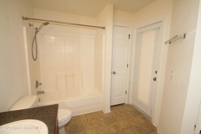 Building Photo - 2295 Botanica Cir