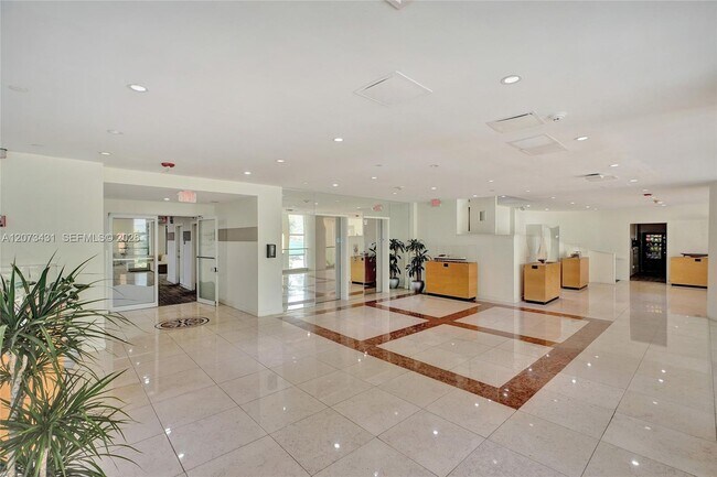 Building Photo - 10350 W Bay Harbor Dr