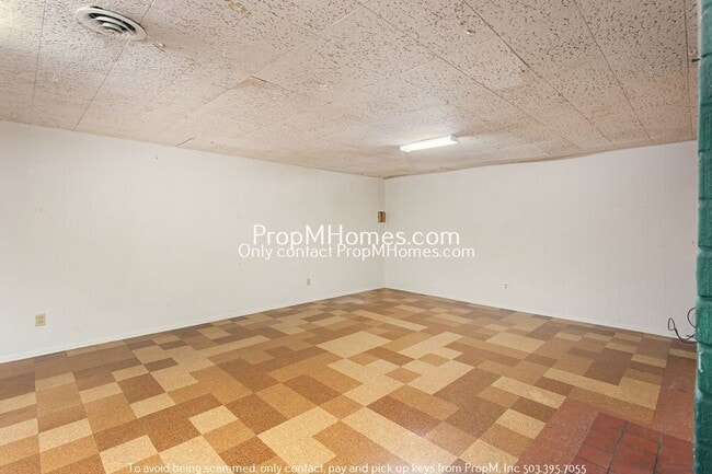 Building Photo - Spacious Mid-Century Three Bedroom Home In Woodstock!