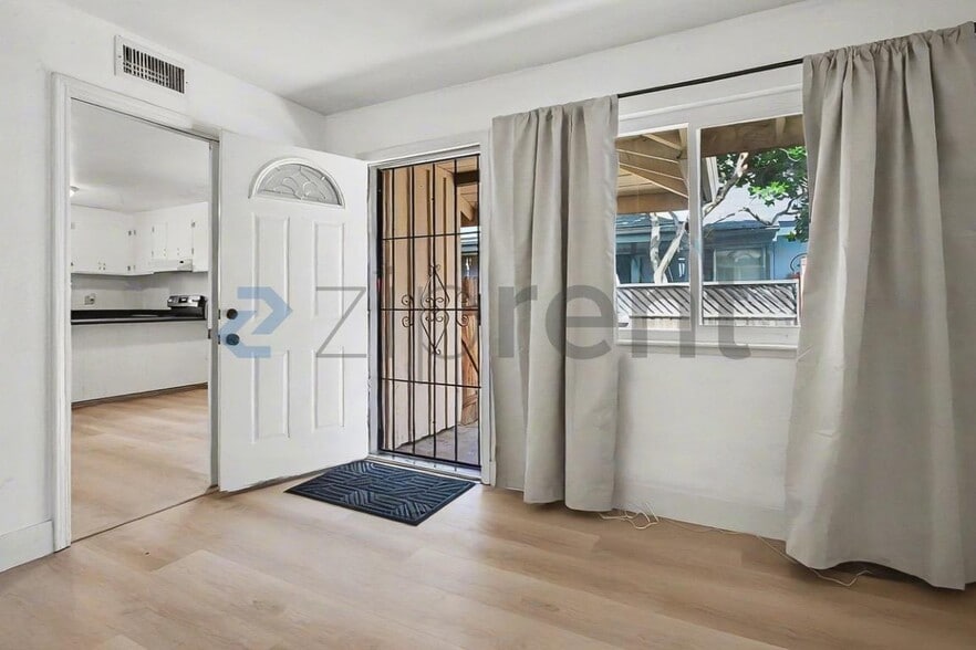 Building Photo - 2306 Ramon Dr