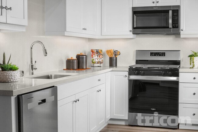 Building Photo - 24692 Saber Ct