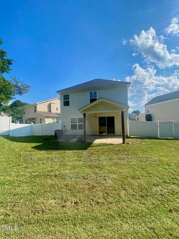Building Photo - 804 Roni Ct