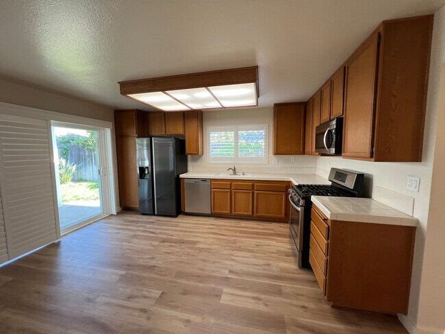 Building Photo - Great home in wonderful neighborhood - Cam...