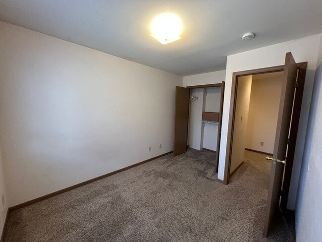 Building Photo - Pre-Leasing for 26/27 School Year