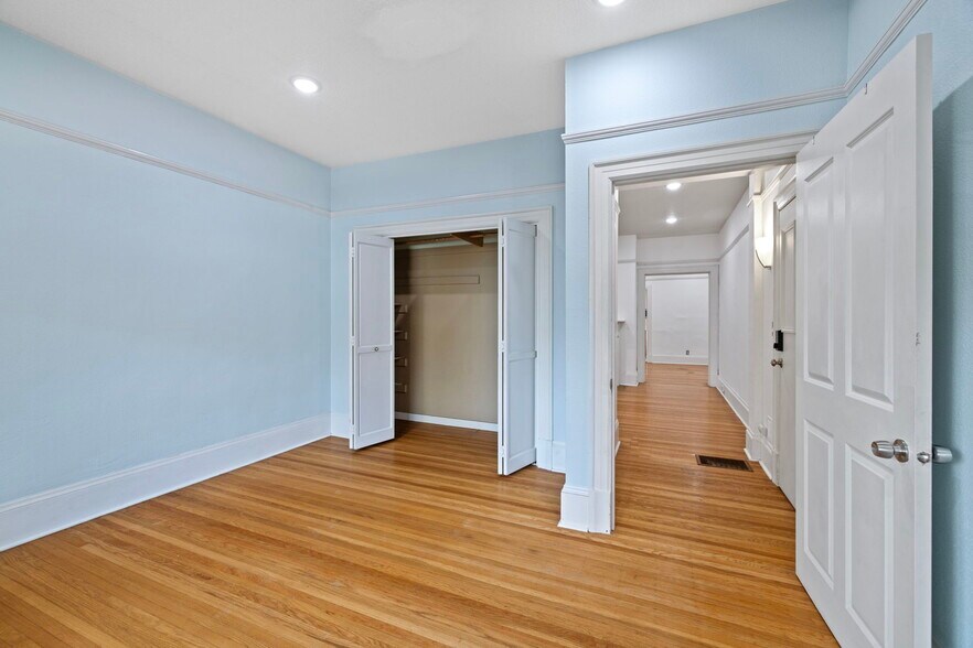 Building Photo - 2338 NW Hoyt St