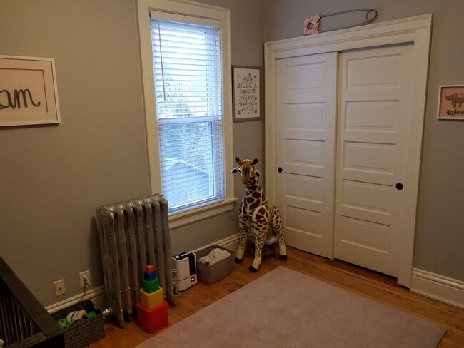 Building Photo - 3272 N Hackett Ave