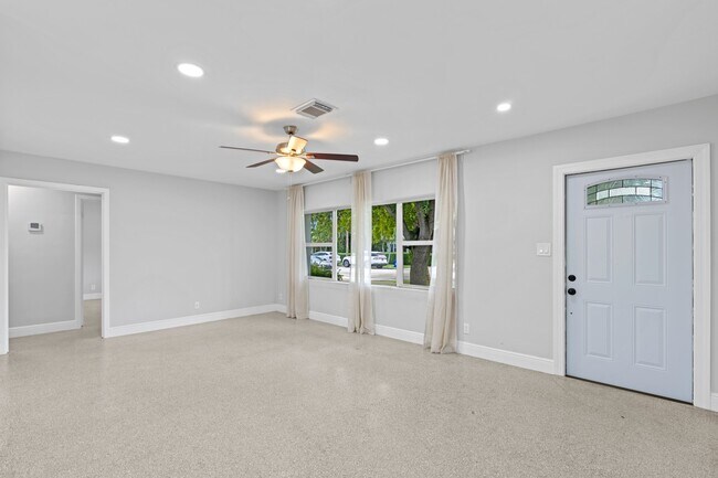 Building Photo - 259 Bloomfield Dr