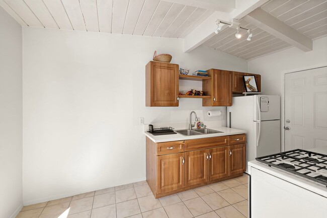 Building Photo - 139 W Canada