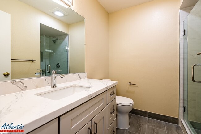 Building Photo - Beautiful Home | Remodeled Bathrooms | Cup...