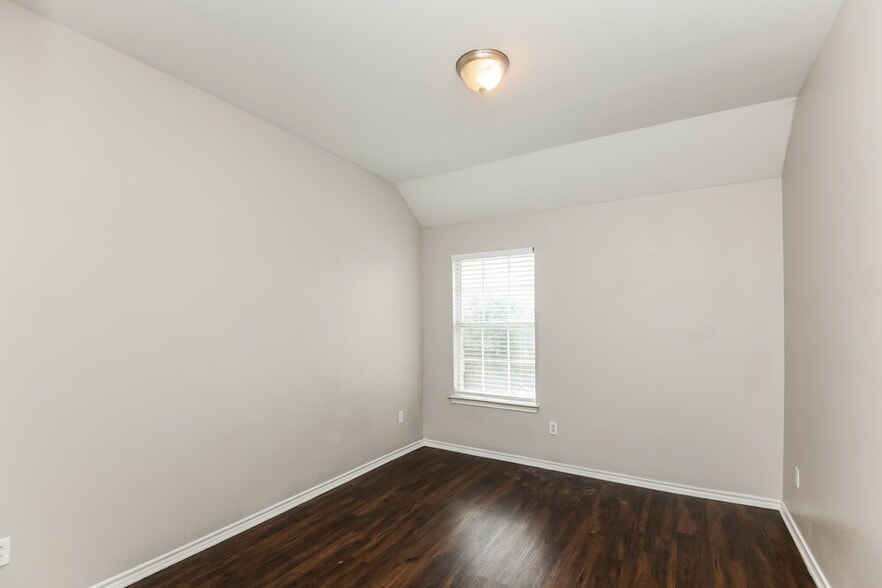 Building Photo - 5824 Fathom Dr