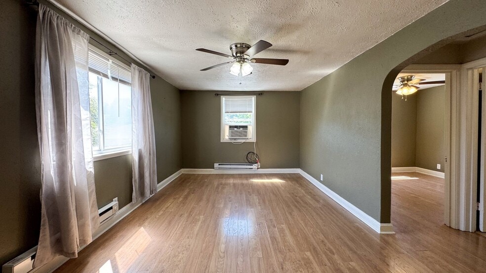 Building Photo - 321 S Walnut St