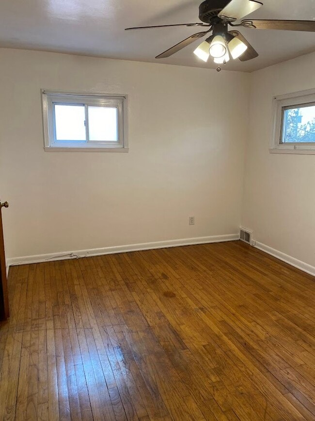 Building Photo - Two story townhouse