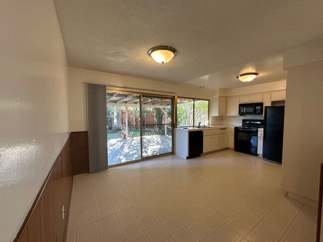 Building Photo - Remodeled Thousand Oaks Home