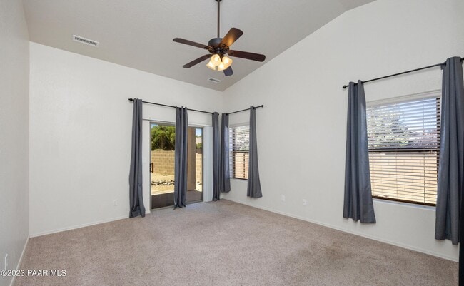 Building Photo - 5638 N Ardmore Ave