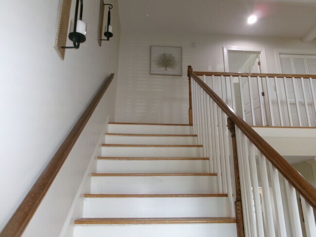 Building Photo - 3 bedroom raised beach home on Ocean Boule...