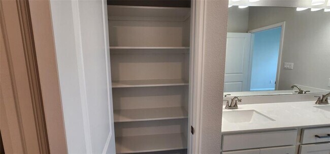 Building Photo - 409 Mira Mesa Dr