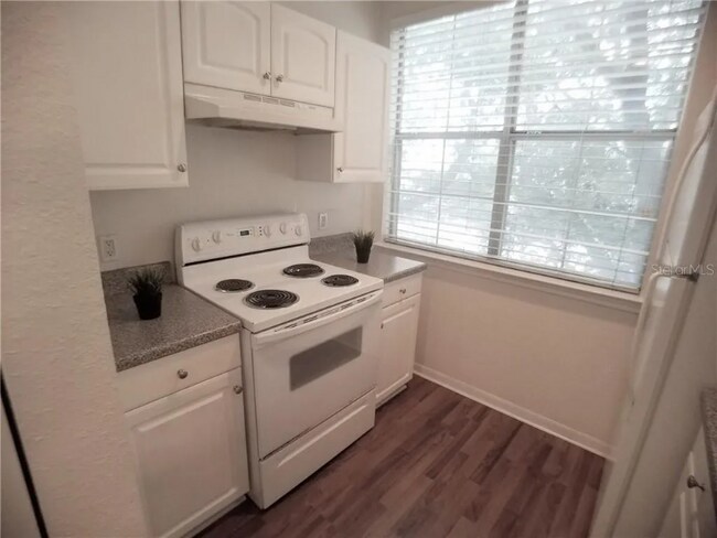 Building Photo - 860 N Orange Ave