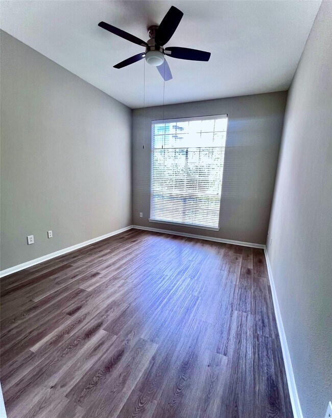 Building Photo - 5353 Memorial Dr