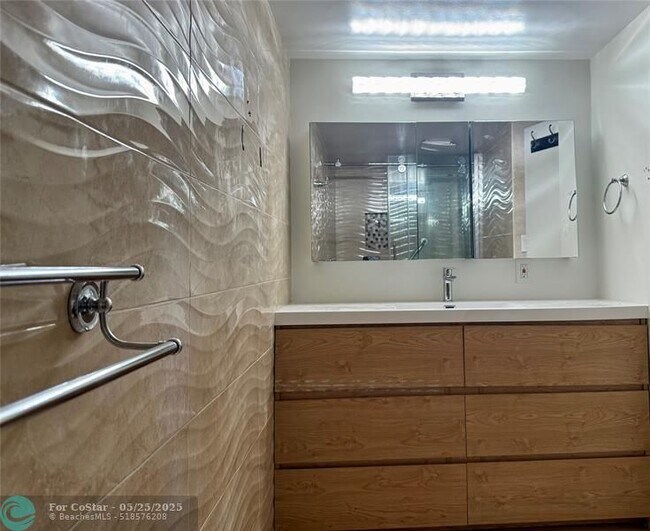 Building Photo - 1201 S Ocean Dr