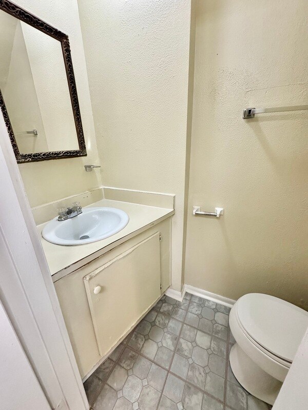 Building Photo - 3925 Keswick Ct