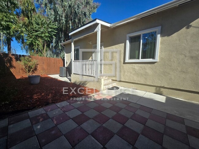 Primary Photo - 2/2 Stand Alone Cottage, Private Yard, W/D...