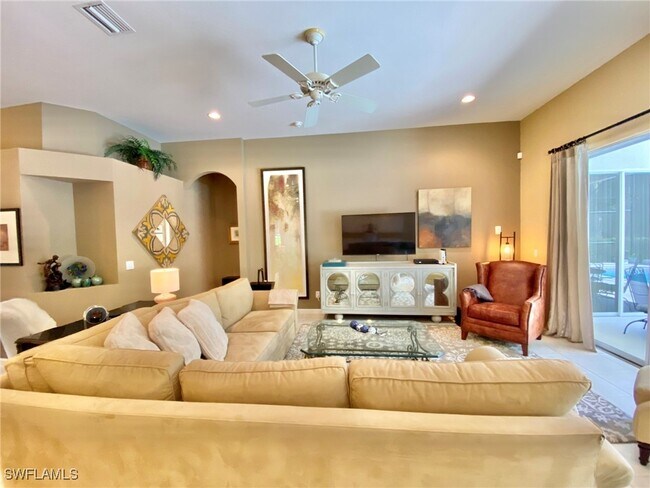 Building Photo - 15590 Vallecas Ln