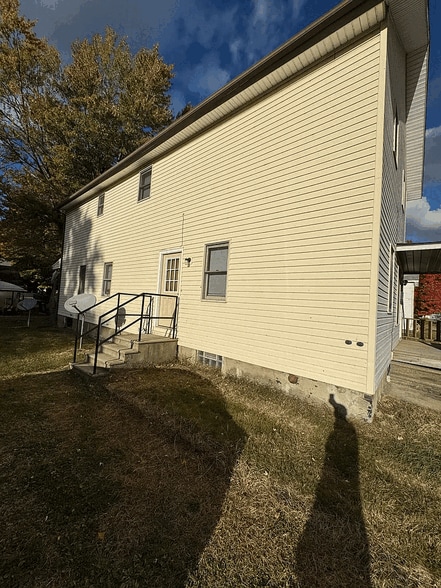 Primary Photo - 10052 Railroad St