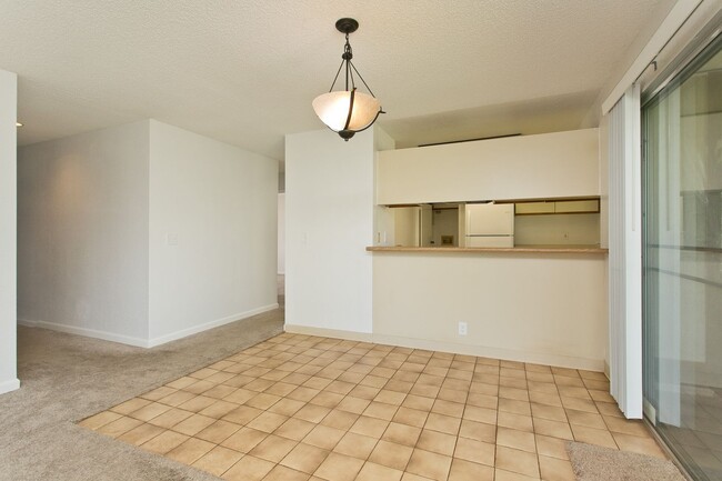 Building Photo - READY TO RENT! 3 bed, 2 bath home in beaut...