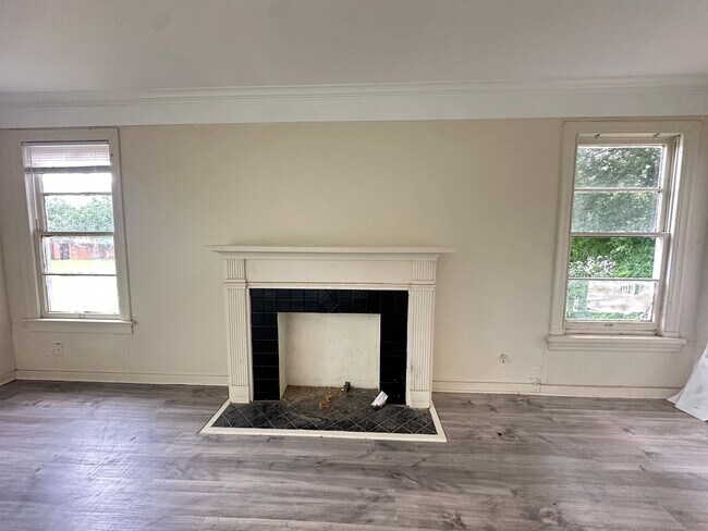Building Photo - East Wilkinson Duplex
