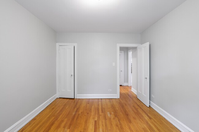 Building Photo - 5020 N Harding Ave