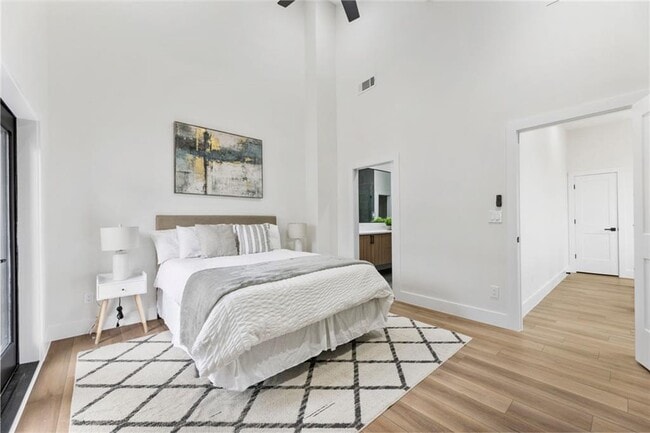 Building Photo - 582 Hope St SW