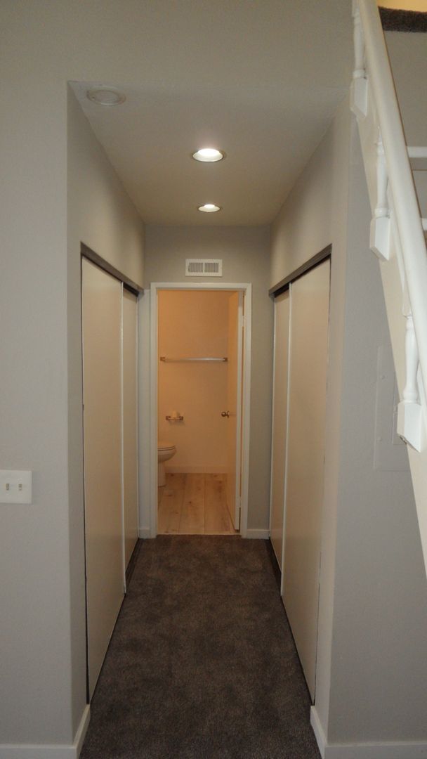 Building Photo - 10520 Lakeside Dr N