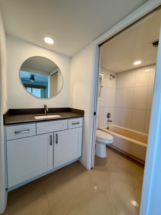 Building Photo - 514 Piedmont K