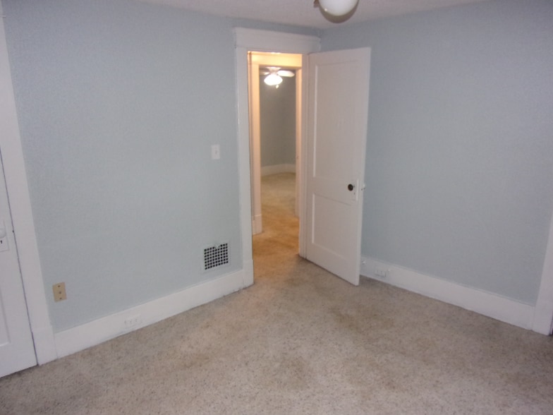 Building Photo - 1216 Edgewood St NE