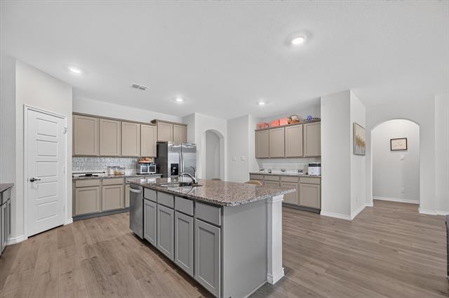 Building Photo - 10121 High Grade Dr