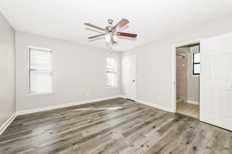 Building Photo - 7974 Amandas Crossing Dr E