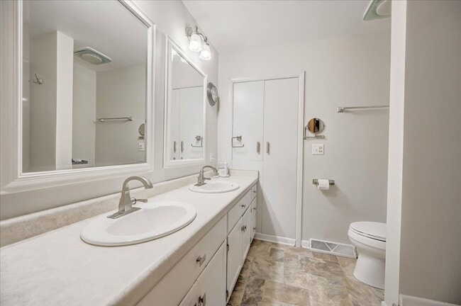 Building Photo - Spacious Elm Grove 3BR/2BA Ranch Single Fa...