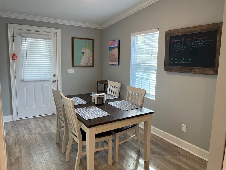 Building Photo - 3213 Bannon Dr