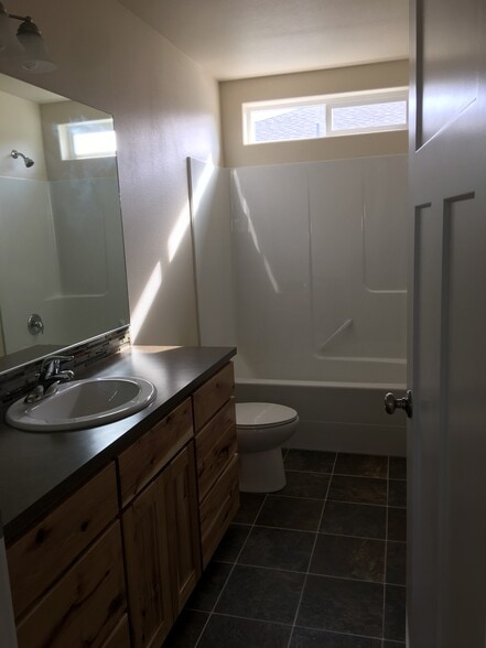 Building Photo - 1107 Hourglass Ln