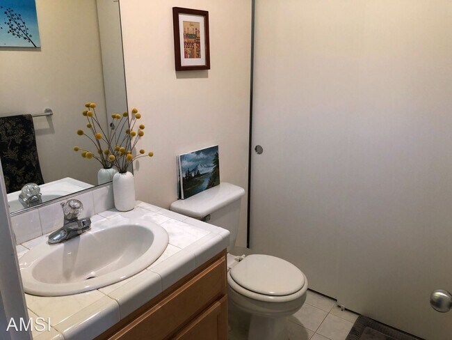 Building Photo - 2 br, 2 bath House - 75 Sheridan #101