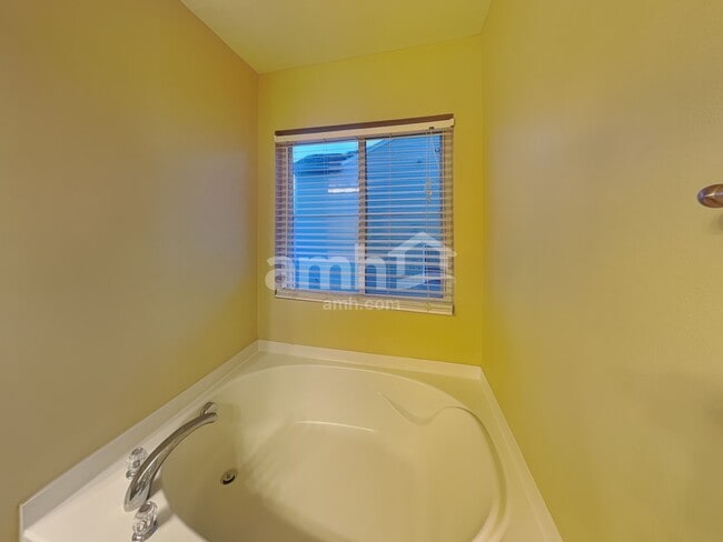 Building Photo - 1717 Cabarrus Crossing Dr