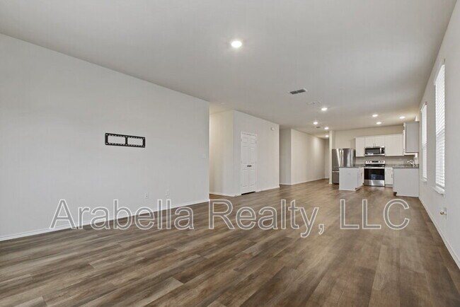 Building Photo - 440 Lynwood Gold