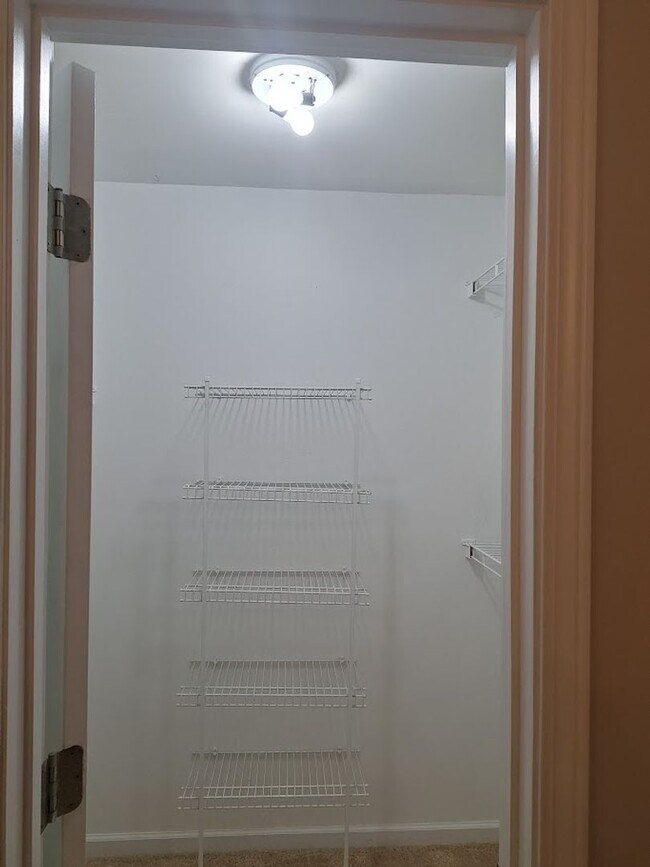 Building Photo - Fantastic Three Bedroom Home in Lexington!