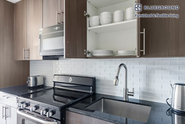 Building Photo - 211 W Scott St