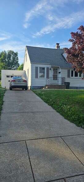Primary Photo - 814 E 37th St