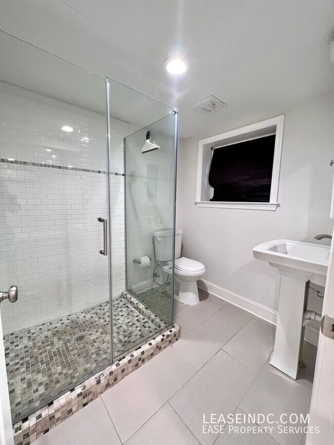 Building Photo - 1211 Park Rd NW