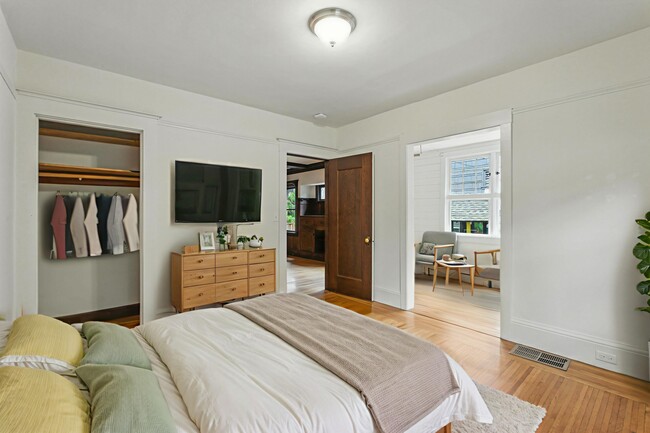 Building Photo - 21 Westall Ave