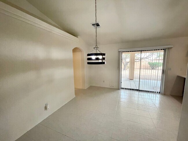 Building Photo - Nice 3 Bedroom 2 Bath Home in Chaparral Mesa!
