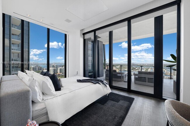 Building Photo - 17141 Collins Ave